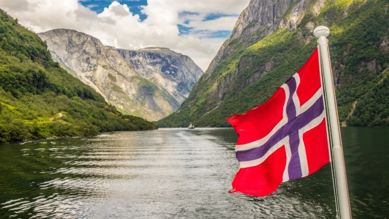 Fjord kreuzfahrt norwegen flagge