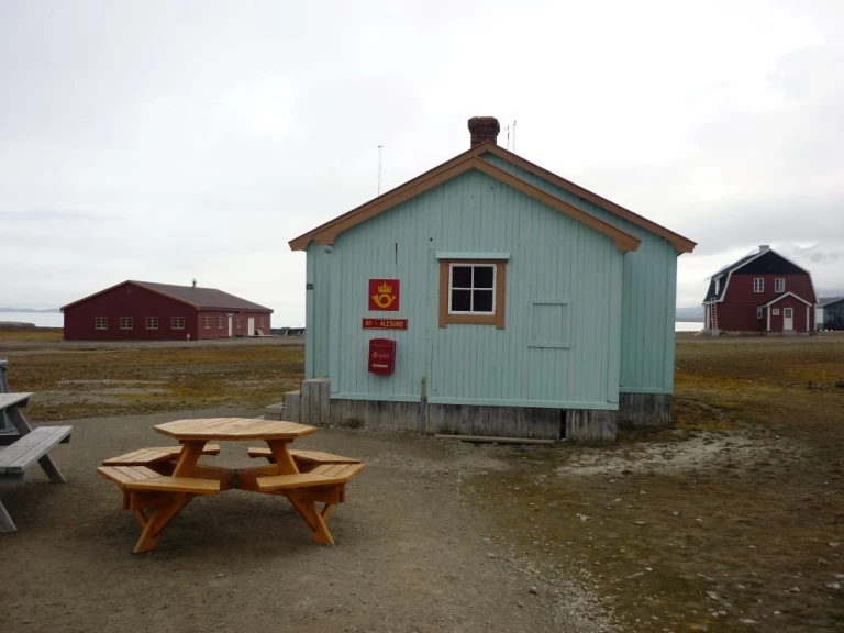 Ny alesund die noerdlichste gemeinde der weltp1040135