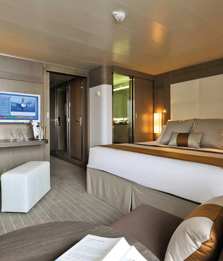 Laustral deluxe suitelaustral deluxe suite thumbnail@2x