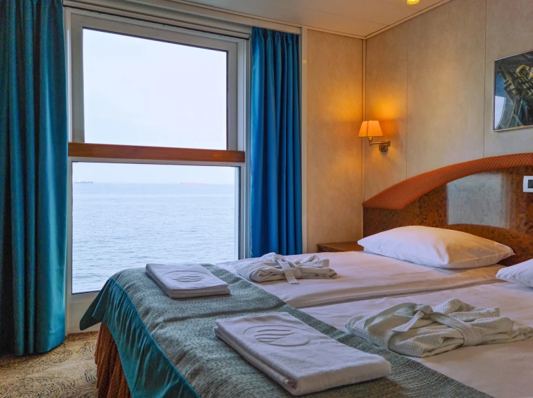 Ms hamburg hk10 zweibett aussenkabinems hamburg 2bett infinity balkon 01 scaled