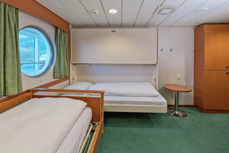 Ms maud superior aussenkabine kategorie ya rollstuhlgerechtms midnatsol artic superior hgr 128325 1920 photo agurtxane concellon