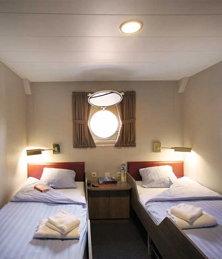 Ms plancius doppelkabine mit bullauge deck 3ms plancius doppelkabine mit bullauge thumbnail@2x