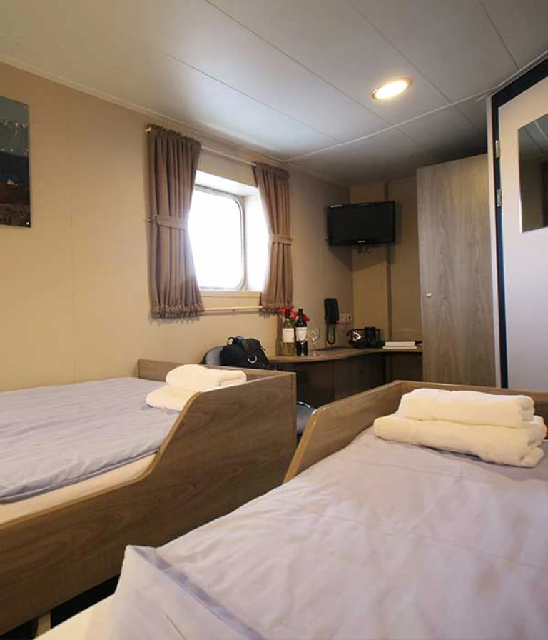 Ms plancius doppelkabine mit fensterms plancius doppelkabine mit fenster thumbnail@2x