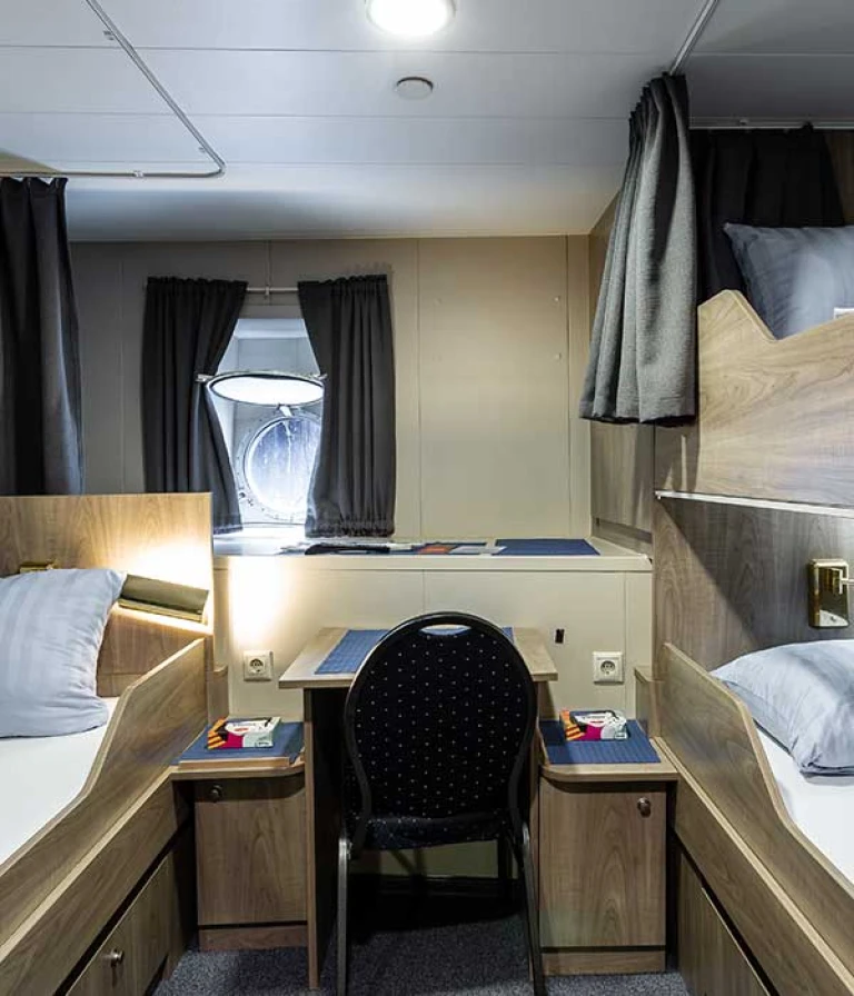 Ms plancius dreibettkabine mit bullaugems plancius dreibettkabine mit bullauge thumbnail@2x