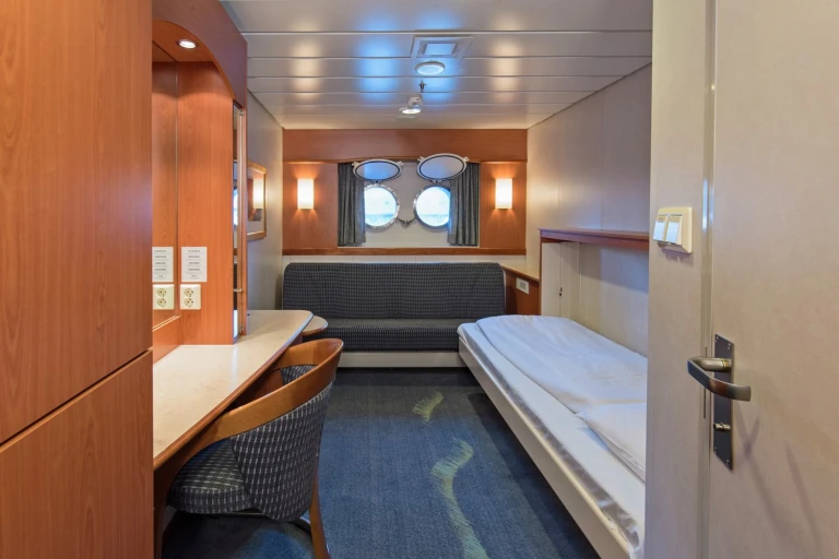 Ms trollfjord polar aussenkabine kategorie nms trollfjord polar outside hgr 130049 1920 photo agurtxane concellon