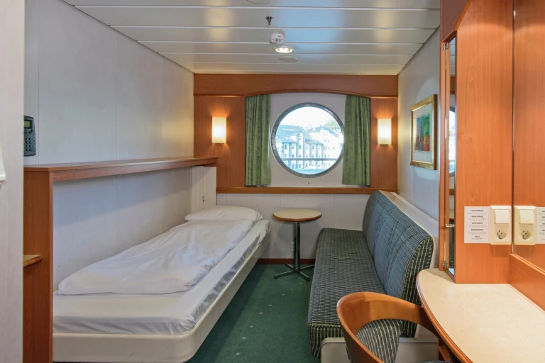 Ms trollfjord superior aussenkabine kategorie p 2ms trollfjord arctic superior hgr 130081 1920 photo agurtxane concellon