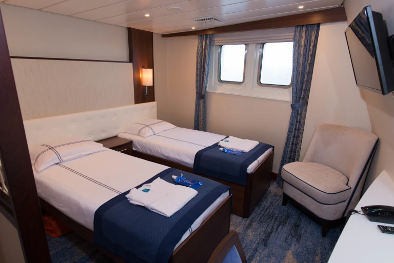 Ocean adventurer deluxe kabinequark expeditions ocean adventurer deluxe cabin 408 8199 scaled