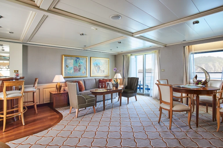 Silver whisper royal suitesilverseawhisperroyalsuite1976 scaled