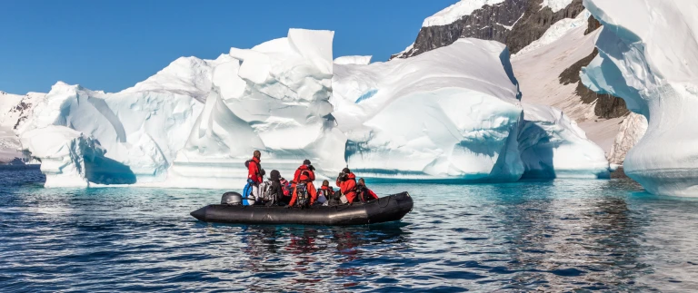 Antarktis express die ueberquerung des polarkreisesshutterstock 1189889803 scaled aspect ratio 1500 630 4 scaled