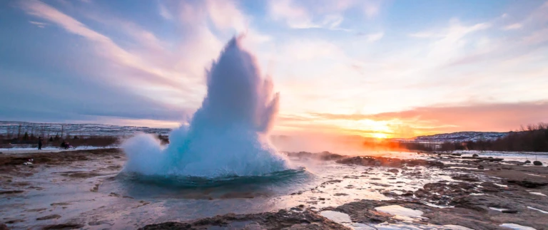 Arktische inseln spitzbergen groenland und island mit scenic eclipseshutterstock 364612373 1 scaled aspect ratio 1500 630 scaled