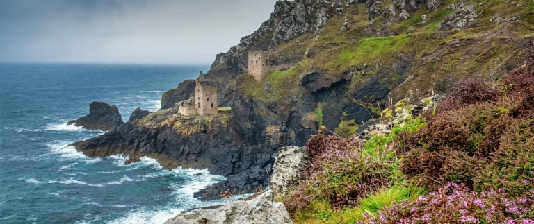 Britisches sommermaerchen ms europa von dublin nach hamburgcornwall malerische kueste england aspect ratio 1500 630