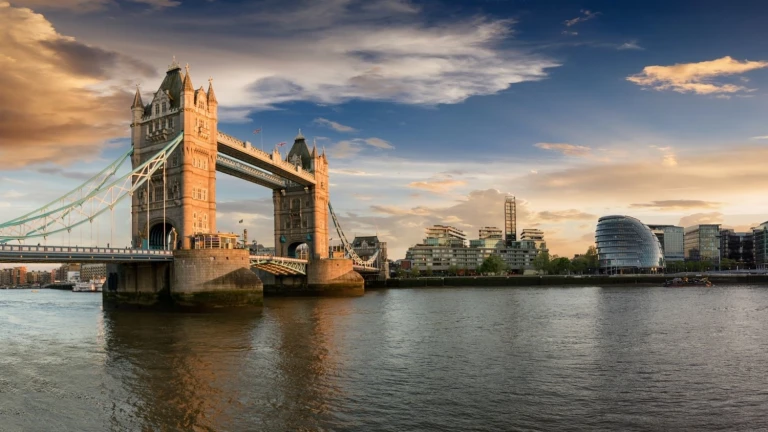 Britisches sommermaerchen ms europa von dublin nach hamburglondon