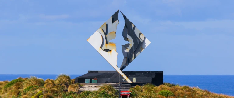 Chilenische fjorde kap hoorn mit scenic eclipseshutterstock 1343591909 cape horn memorial albatros sculpture on cape horn island chile aspect ratio 1500 630