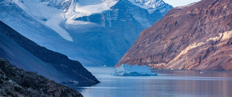 Das groenland der grossen entdeckerblumenbucht kaiser franz joseph fjord aspect ratio 1500 630 1