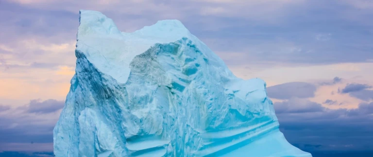 Das unerforschte meereis von nordost groenlandeisberge groenland 7 aspect ratio 1500 630