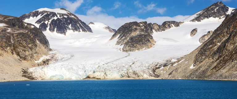 Die gipfel spitzbergens ski segelspbg 20190809 143207 scaled aspect ratio 1500 630 4 scaled