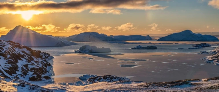 Diskobucht und inuit doerfergroenland eisberge aspect ratio 1500 630
