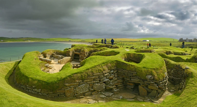 Eine reise an keltischen ufernskara brae shutterstock 713715190