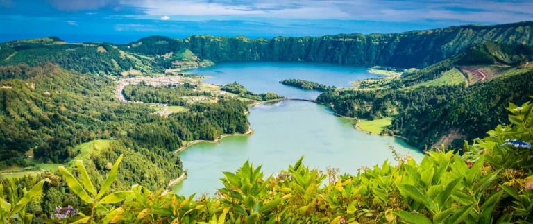 Expedition azoren und madeira geheimtipps inmitten des atlantiks mit hapag lloyd cruisesnaturparadies azoren aspect ratio 1500 630