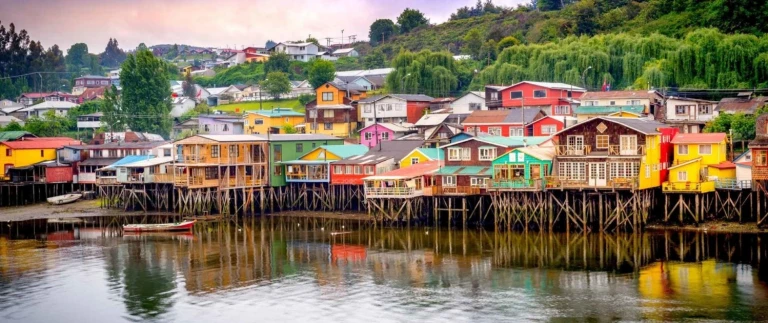 Expedition patagonien und chilenische fjordecastro holzhaeuser aspect ratio 1500 630