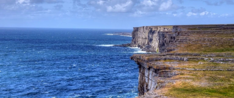 Expedition rund um irland die irische seele rau wild und geheimnisvoll hanseatic nature von porto nach dublinaran islands aspect ratio 1500 630