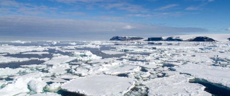 Expedition spitzbergen abenteuer und nordostgroenland zwischen eis und ehrfurcht mit hapag lloyd cruises ins2416 hanseatic inspiration von tromso nach longyearbyenpackeis aspect ratio 1500 630