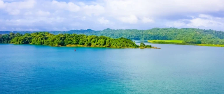 Expedition sued und mittelamerika mit panamakanal acht laender unzaehlige naturjuwele mit hapag lloyd cruisespanama aspect ratio 1500 630 1