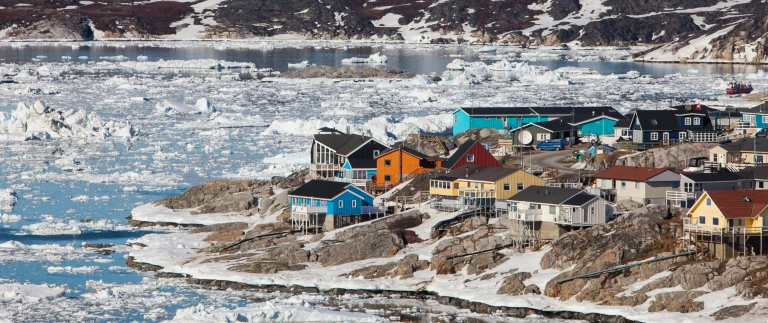 Expedition west und ostgroenland nordisches erbe aus eis und fels hanseatic spirit von kangerlussuaq nach hamburgilulissat shutterstock 1107726542 scaled aspect ratio 1500 630 scaled