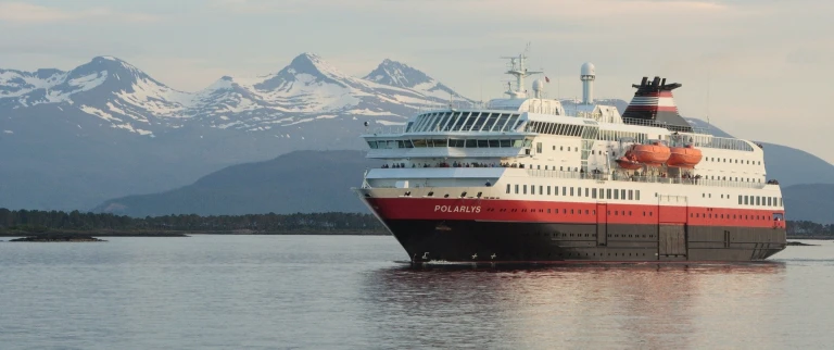 Expeditions seereise zu den nordlichtern ab amsterdamwebsi  hurtigruten 78720 1920 aspect ratio 1500 630