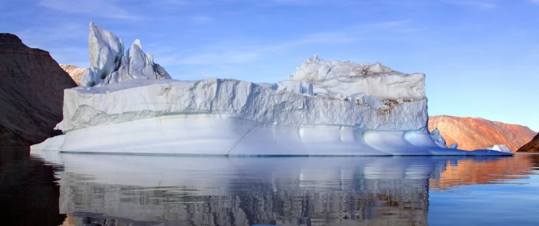 Hurtigruten ostgroenland idyllisches groenland expedition zum groessten fjordsystem der erdekaiser franz joseph fjord aspect ratio 1500 630