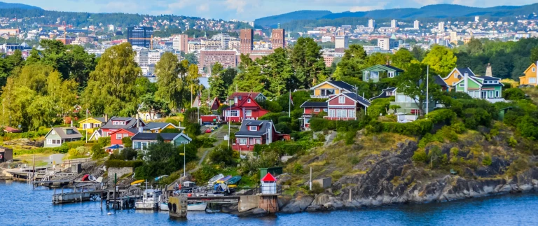 Im land der mitternachtssonne ms europa von kiel nach hamburgoslo shutterstock 737227516 1 scaled aspect ratio 1500 630 1 scaled