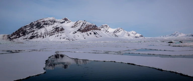 Nord spitzbergen auf der suche nach dem eisbaeren packeisom malik spitzbergen scaled aspect ratio 1500 630 1 scaled