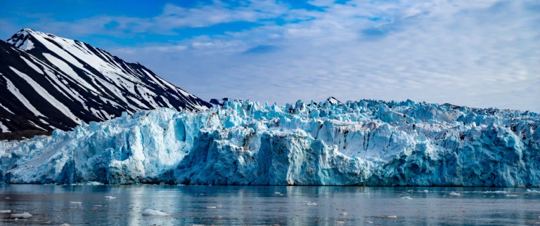 Norwegens fjorde und spitzbergengletscherkante spitzbergen aspect ratio 1500 630