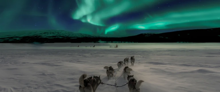 Polarlichtjagd in norwegen inside passage bis zum nordkapthomas lipke oiudxlojsie unsplash scaled aspect ratio 1500 630 scaled