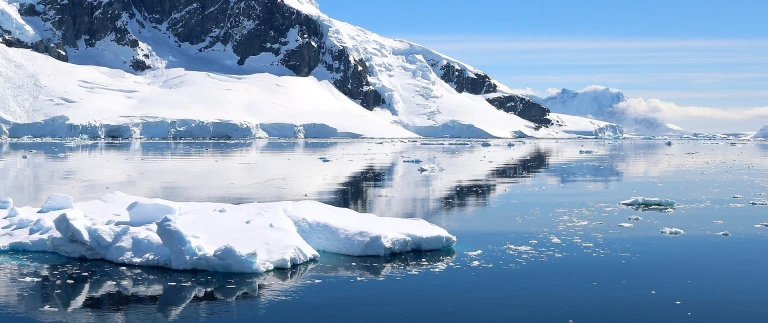 Remote weddell sea explorer inkl suedgeorgien suedliche sandwichinseln neuschwabenland vahsel bay larsen schelfeis paulet und teufelsinsel elefanteninselwaagefr iceberg 3436780 1920 aspect ratio 1500 630 1