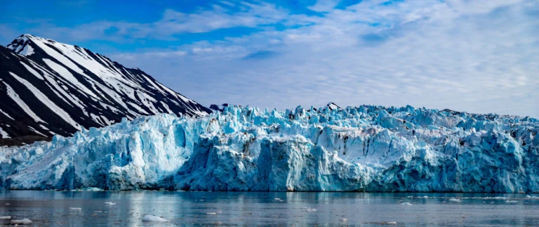 Silversea expedition spitzbergen und islandgletscherkante spitzbergen aspect ratio 1500 630