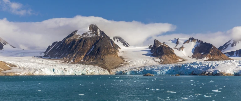 Spitzbergens westkueste im reich des eisbaerenspbg 20190809 143913 scaled aspect ratio 1500 630 1 scaled