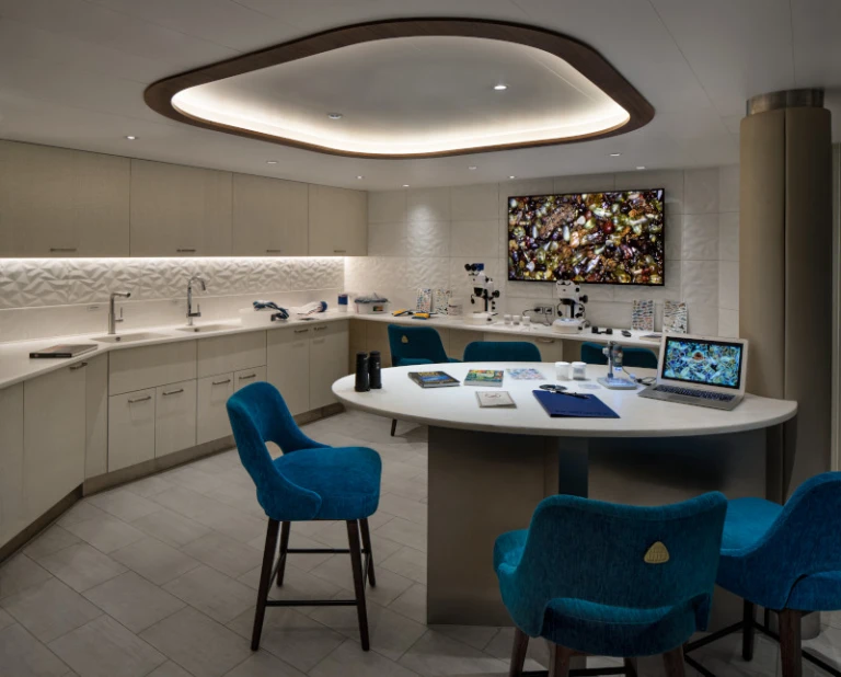 Celebrity flora the lab