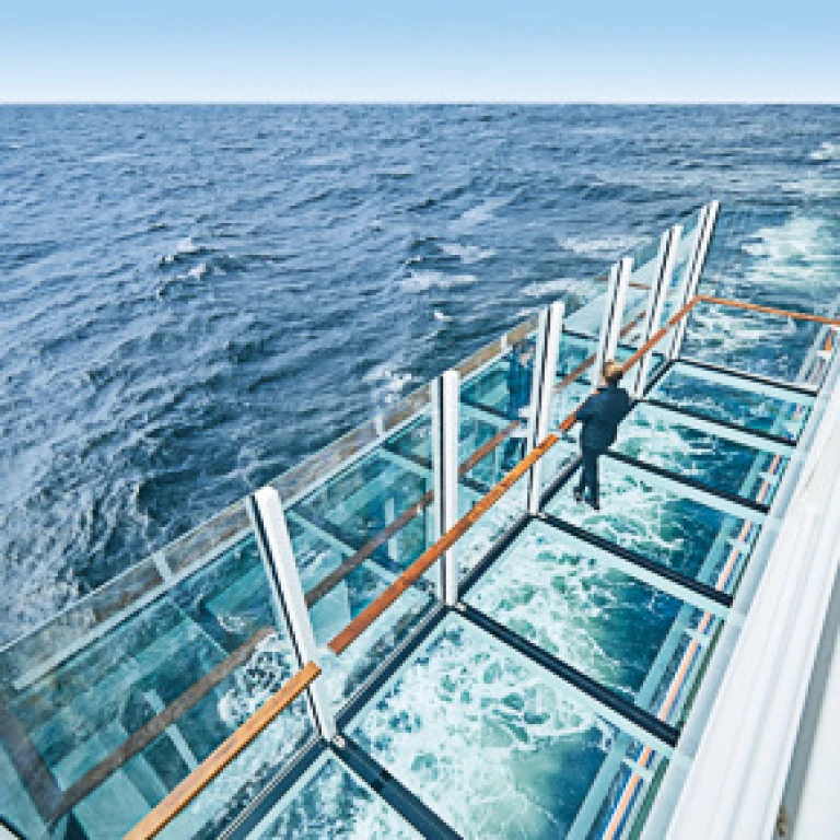 Ms hanseatic inspirationhanseatic nature inspiration glaeserner balkon 2 400x290 aspect ratio 295 295 1