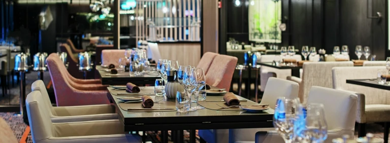 Ms roald amundsenlindstrom ms fridtjof nansen hgr 142768 1920 foto agurtxane concellon aspect ratio 600 220