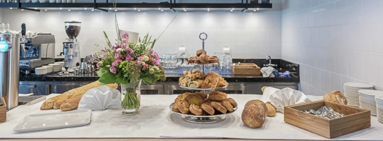 Ms spitsbergenms spitsbergen bryggen bistro hgr 53569 1920 foto tor farstad 560x349 aspect ratio 600 220