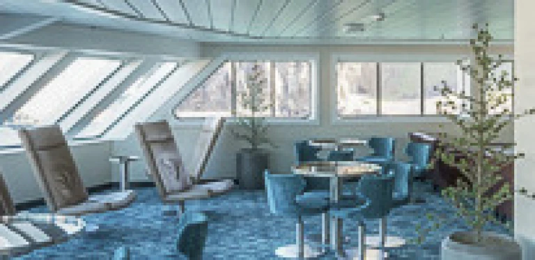 Ms spitsbergenms spitsbergen explorer lounge hgr 118213 1920 foto karsten bidstrup 560x100 aspect ratio 295 143