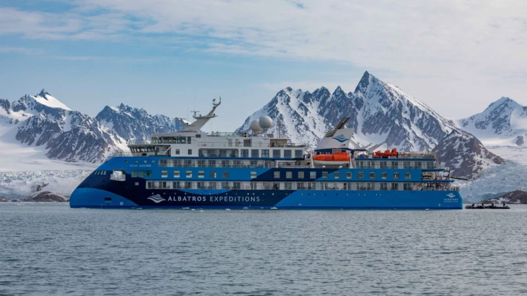 Ocean Albatros auf Spitzbergen
