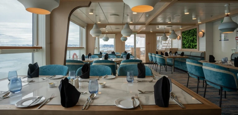 Ocean albatrospanorama specialty restaurant 1 min aspect ratio 295 143 1