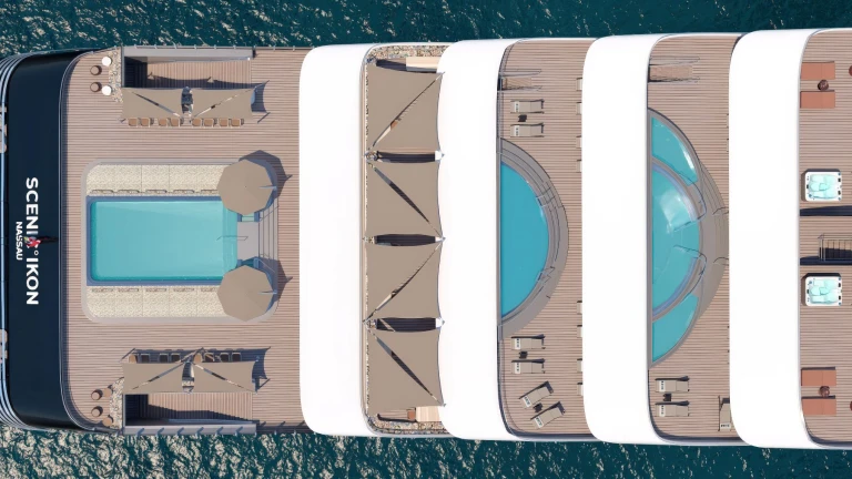 Scenic Ikon | Blick auf die Decks der Yacht von oben