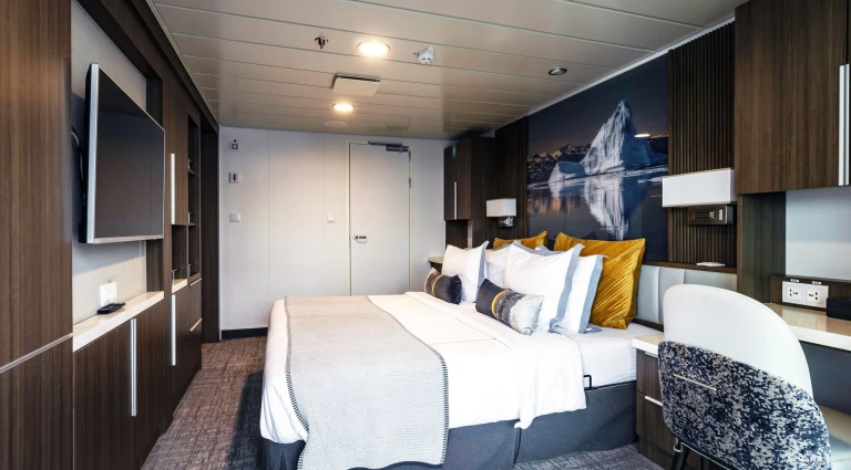 Sylvia earle junior suite 705, richard i anson (1)