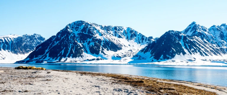 Spitzbergen fjordlandschaft 1 1030x433