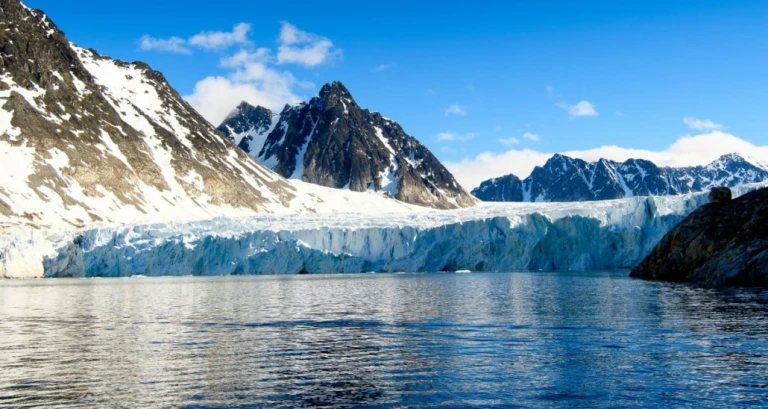 Einladung zur exklusiven autorenlesung mit hanne h kvandaltitelbildshutterstock 777075208 1030x548