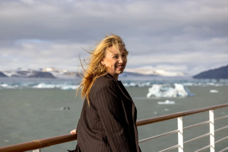 Portrait Laura Wolpmann auf Expeditionsschiff