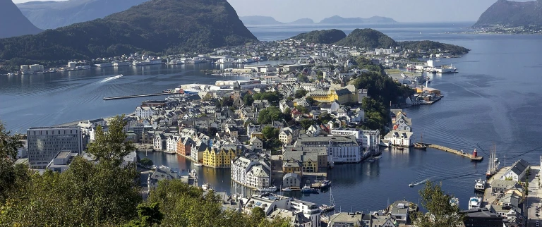 Alesund aspect ratio 1500 630 1